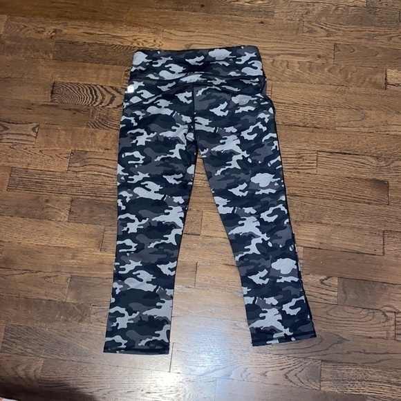 Fabletics Camo Seamless Leggings - Picture 4 of 6